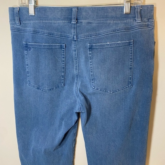 Betabrand Light Wash Distressed Pull On Stretchy Straight Jeans Size Large - Picture 11 of 12